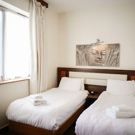 Airlink Hotel Хейс Экстерьер фото