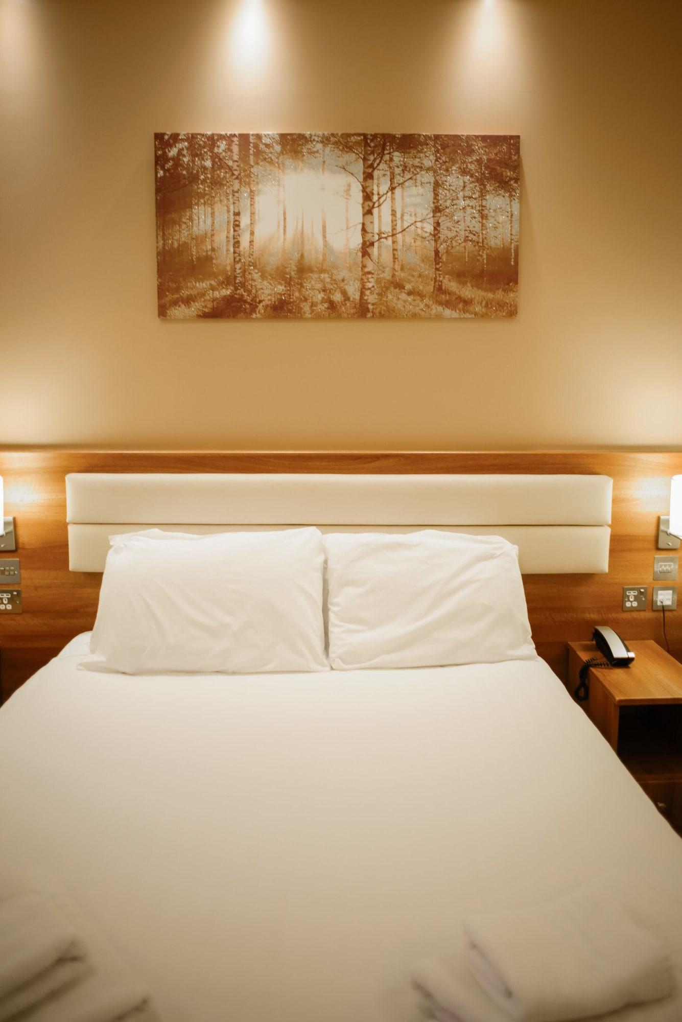 Airlink Hotel Хейс Экстерьер фото