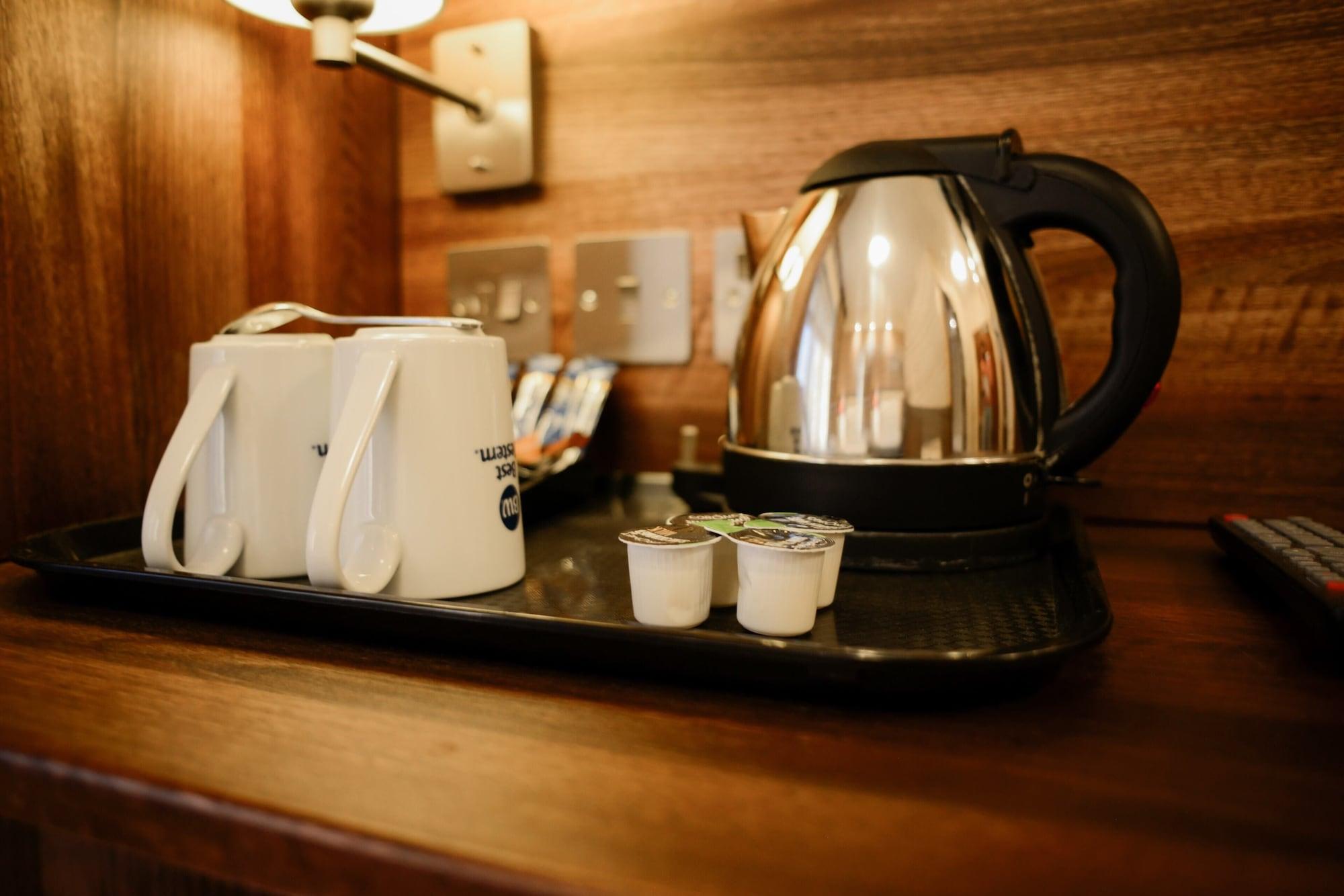 Airlink Hotel Хейс Экстерьер фото