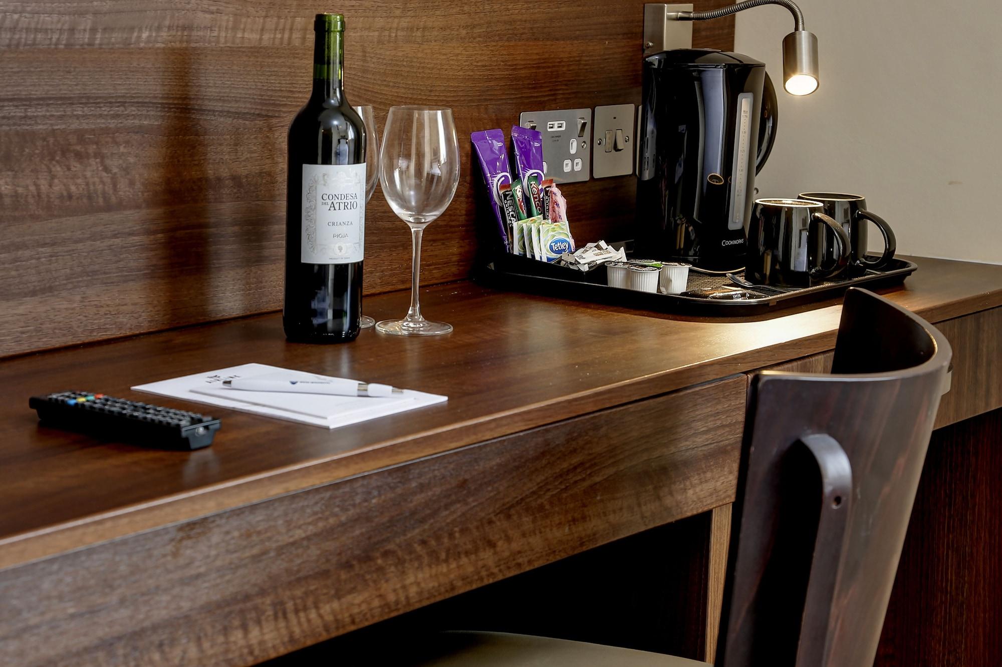 Airlink Hotel Хейс Экстерьер фото