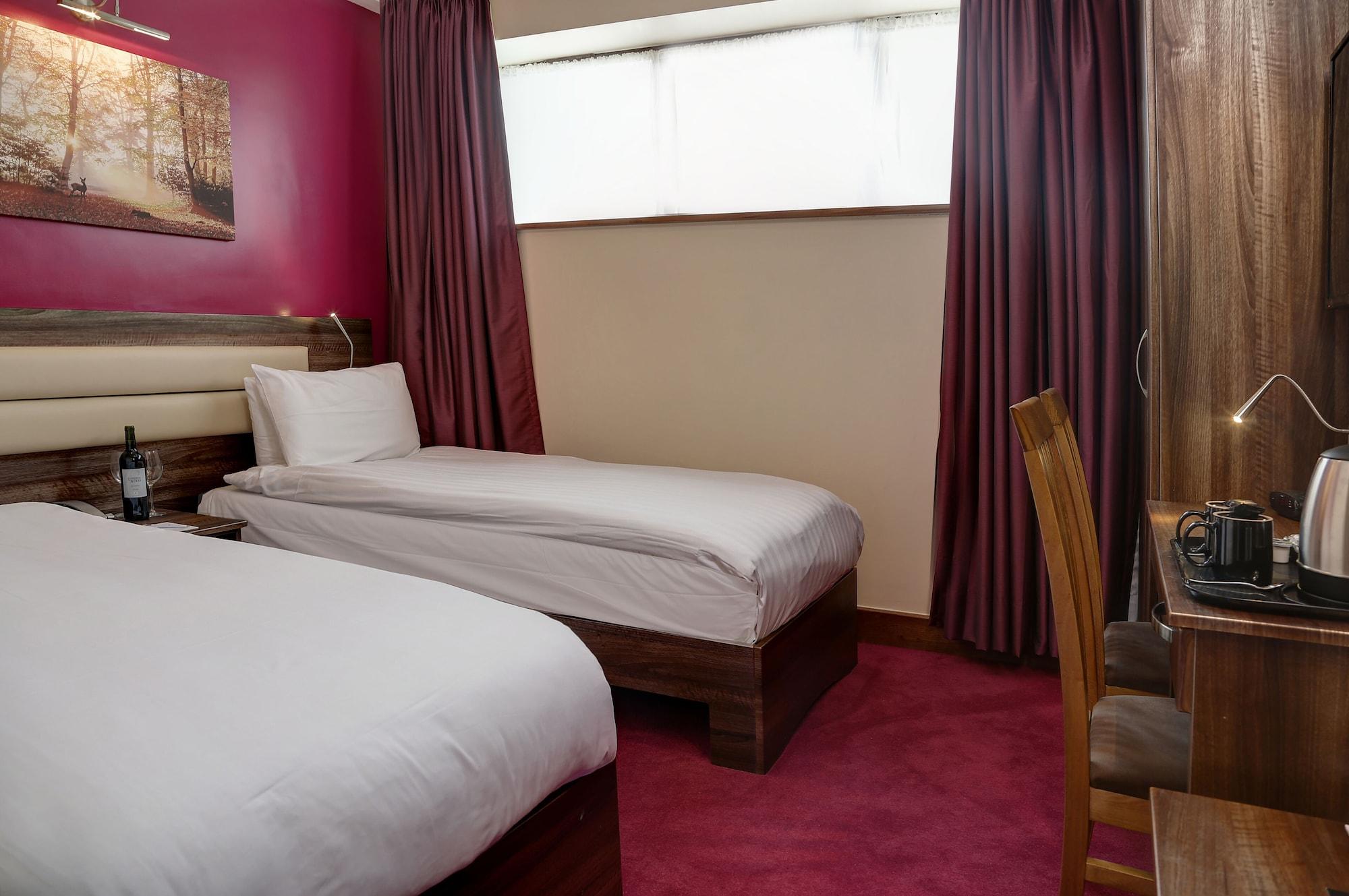 Airlink Hotel Хейс Экстерьер фото