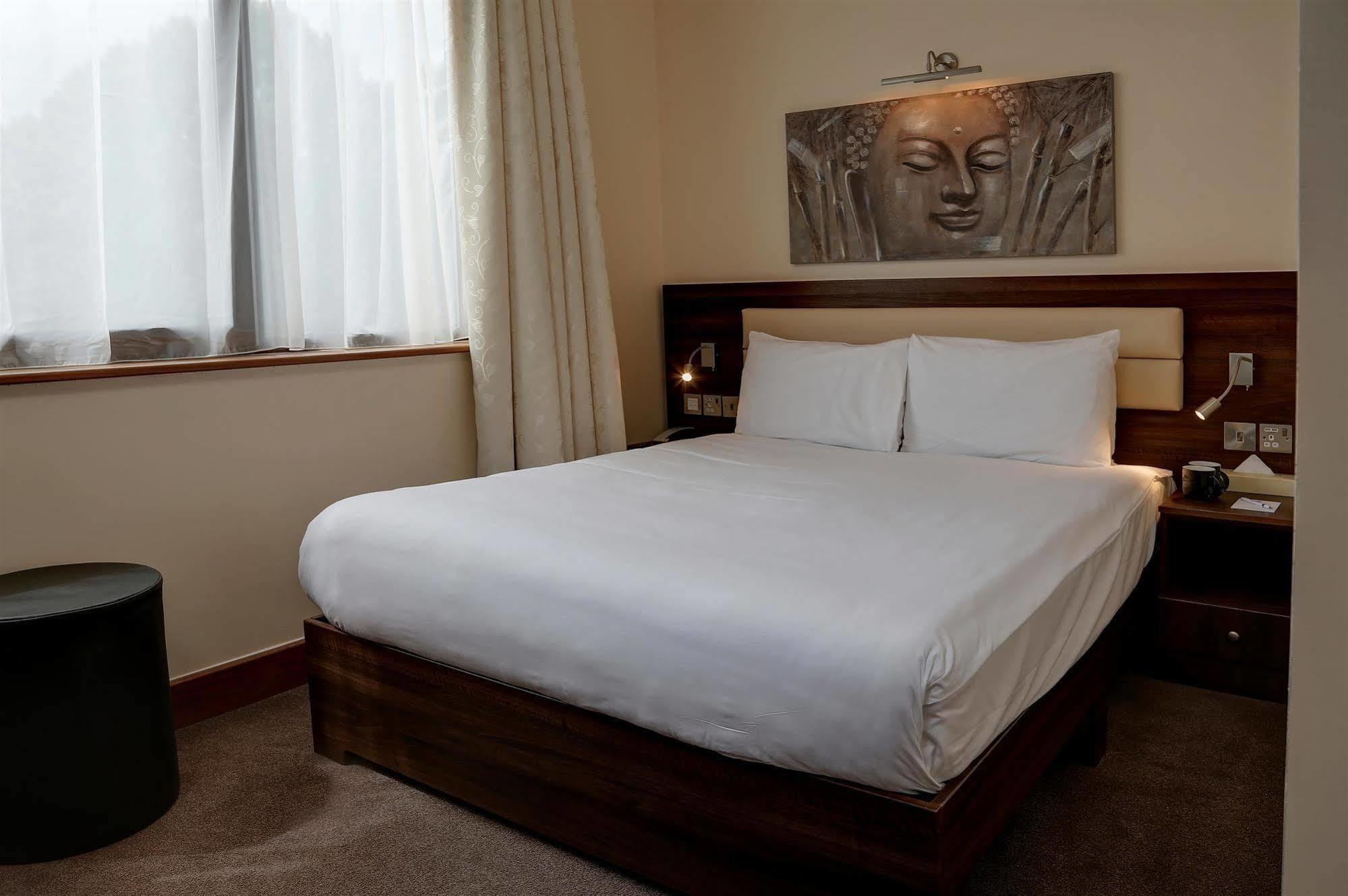 Airlink Hotel Хейс Экстерьер фото