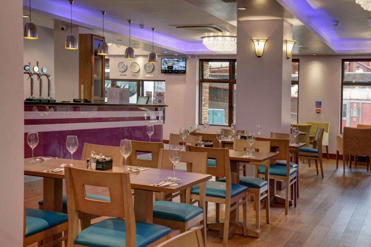 Airlink Hotel Хейс Экстерьер фото