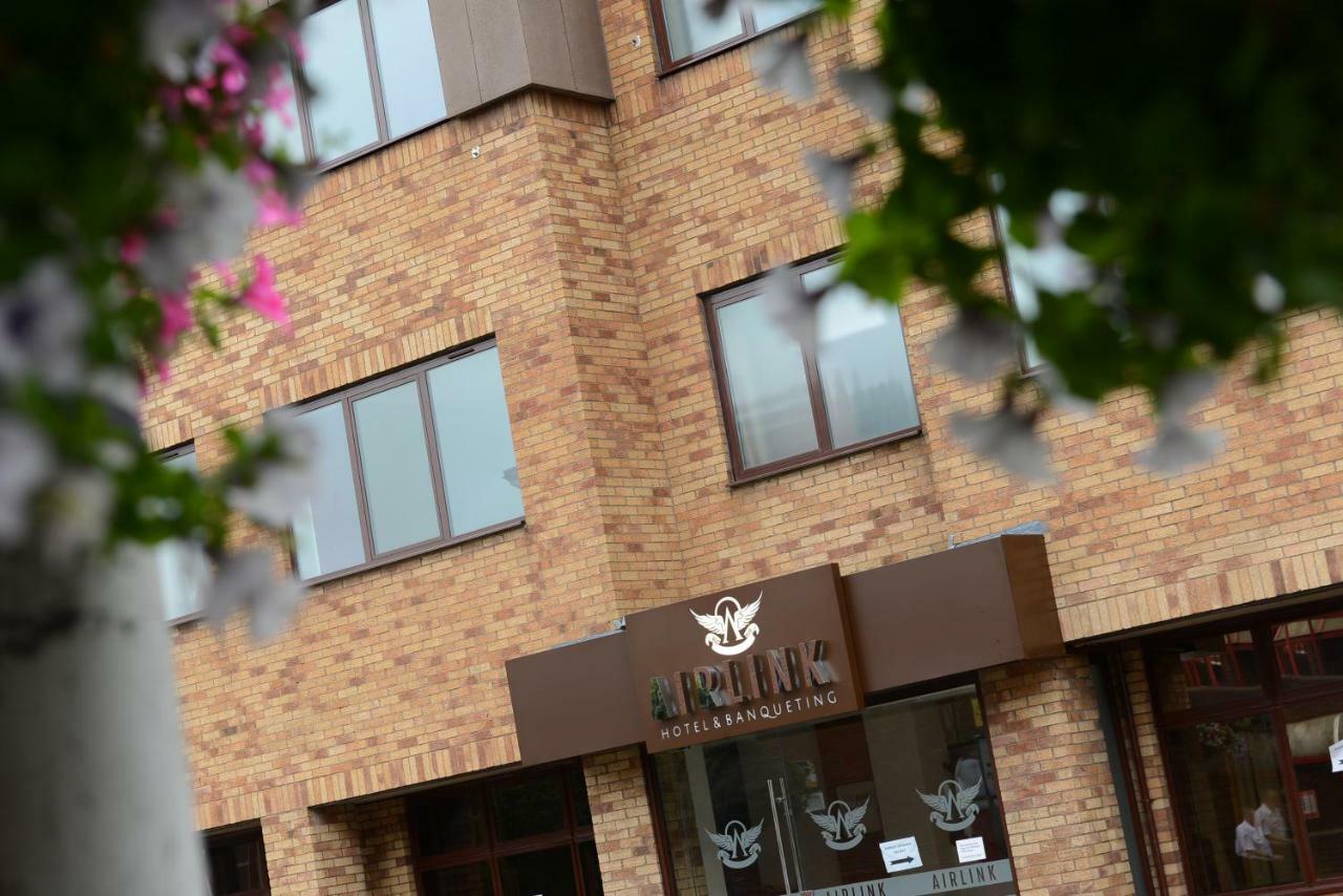Airlink Hotel Хейс Экстерьер фото